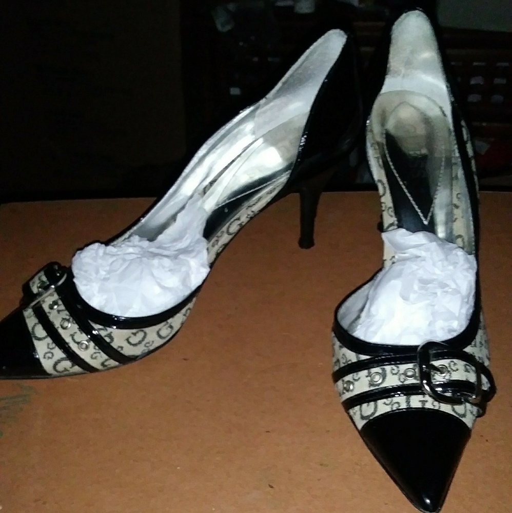 NWOT open side Guess kitten heels!
